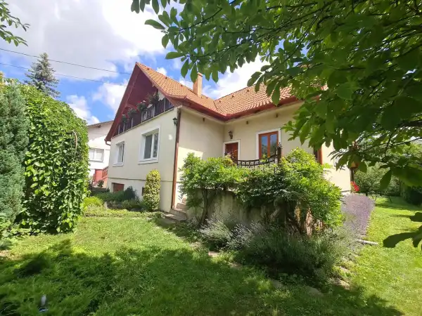 Eladó családi ház, Dunaújváros 4+1 szoba 181 m² 89 M Ft