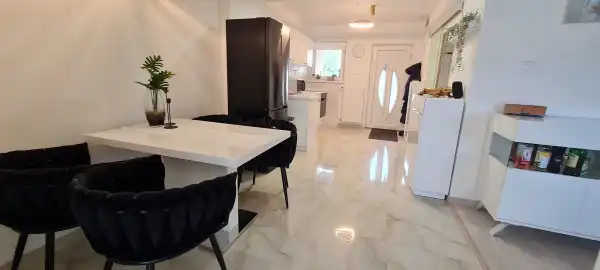 Eladó családi ház, Dunaújváros 2+1 szoba 68 m² 75 M Ft
