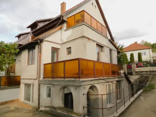 Eladó családi ház, Eger 12+2 szoba 270 m² 90 M Ft