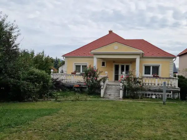 Eladó családi ház, Eger 4 szoba 270 m² 149.9 M Ft