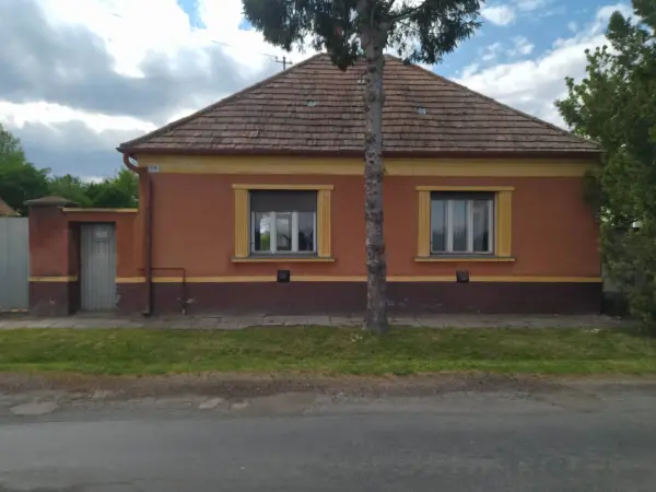 Eladó családi ház, Egyházaskesző 2 szoba 14.95 M Ft