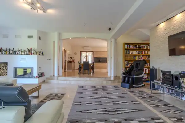 Eladó családi ház, Érd 9 szoba 319 m² 395 M Ft