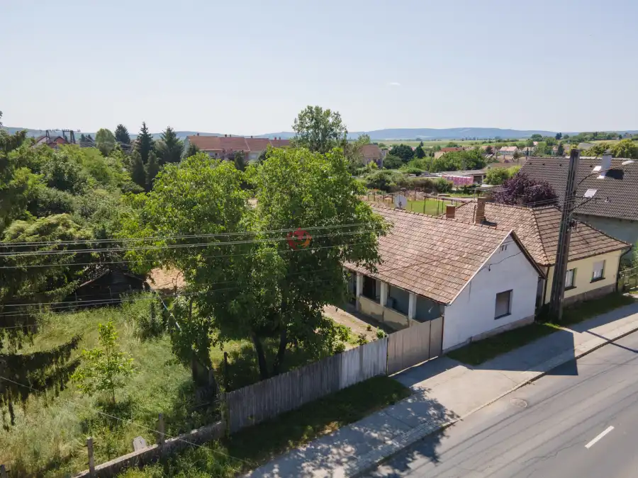 eladó családi ház, Érsekvadkert