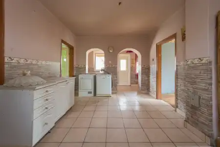 eladó családi ház, Érsekvadkert