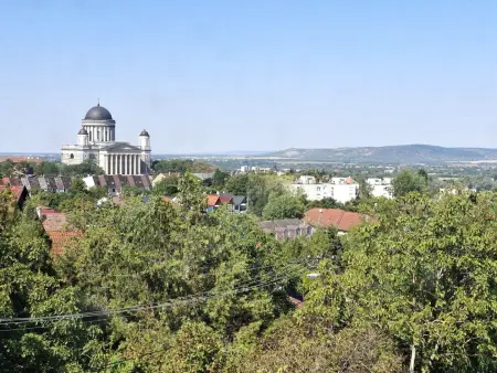 eladó családi ház, Esztergom