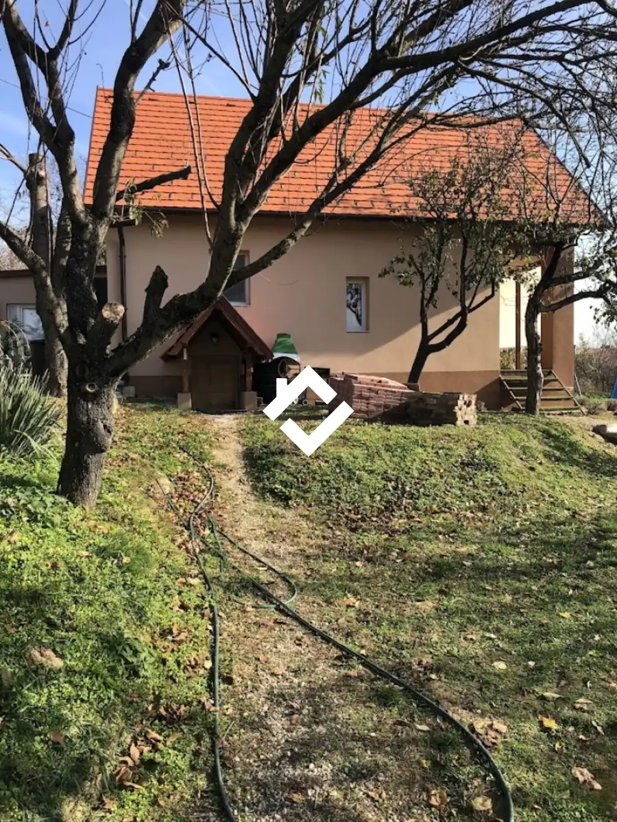 eladó családi ház, Felsőörs