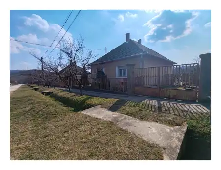 eladó családi ház, Felsőpetény