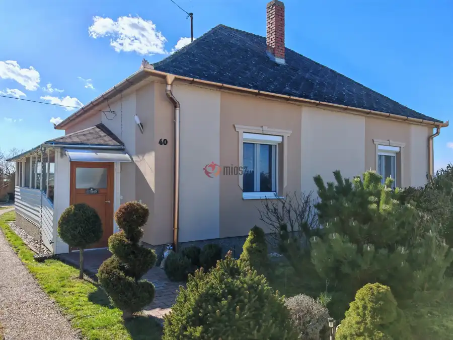 eladó családi ház, Gelse