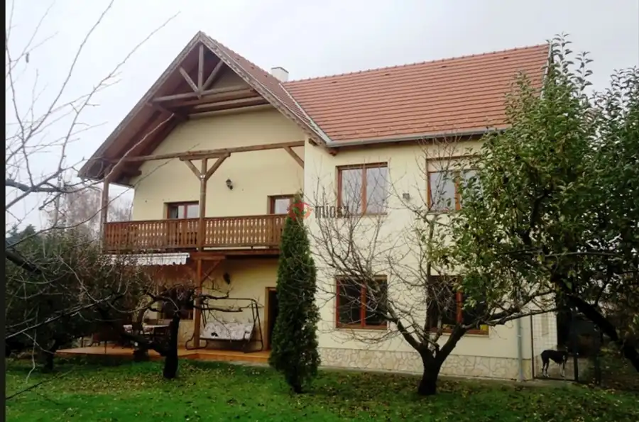 eladó családi ház, Göd
