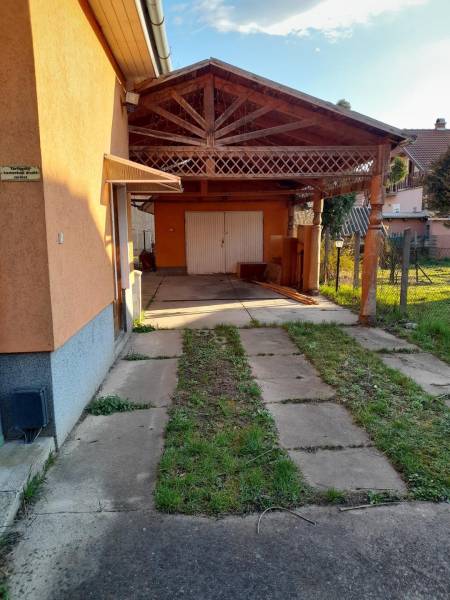 eladó családi ház, Göd