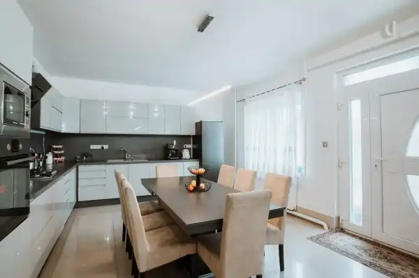 Eladó családi ház, Gödöllő 14 szoba 516 m² 230 M Ft