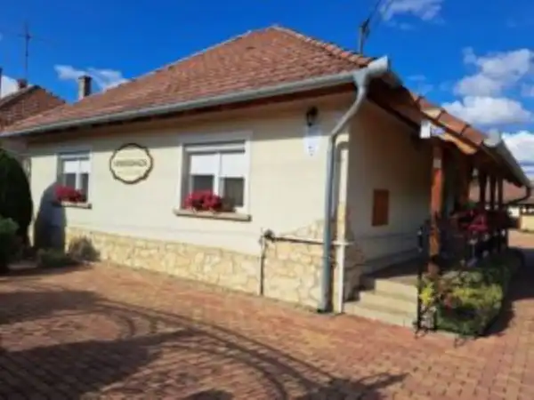 Eladó családi ház, Gyula 6+2 szoba 137 m² 149 M Ft