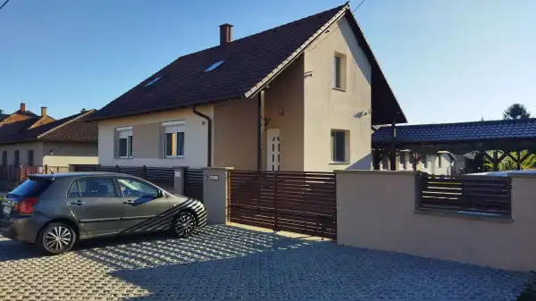 Eladó családi ház, Halászi 5 szoba 190 m² 148.5 M Ft