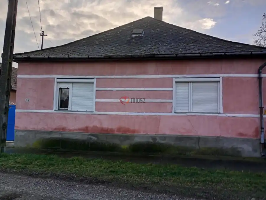 eladó családi ház, Hencida