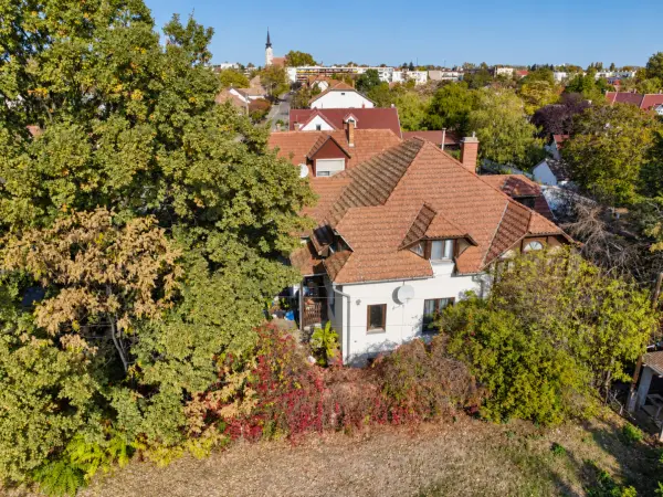Eladó családi ház, Heves 6 szoba 218 m² 42.9 M Ft