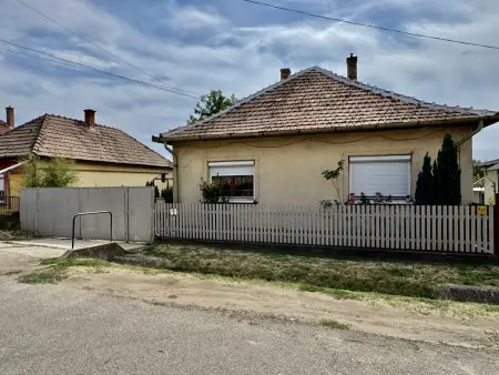 eladó családi ház, Heves