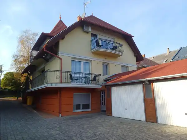Eladó családi ház, Hévíz 11 szoba 300 m² 206.55 M Ft