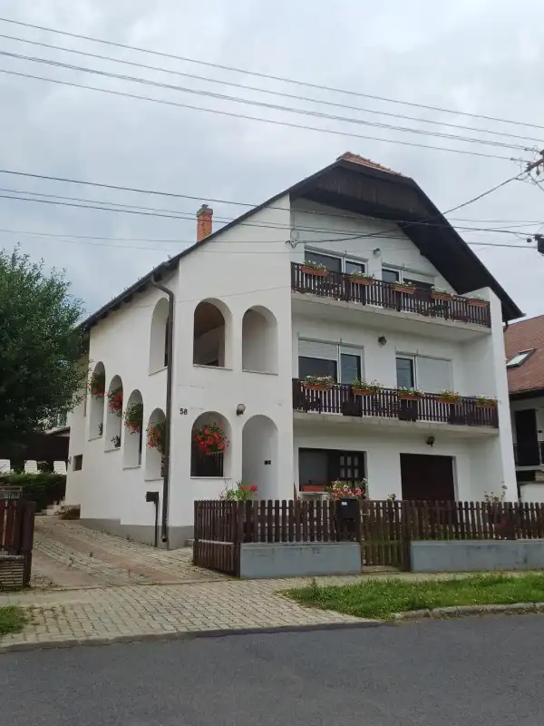 Eladó családi ház, Hévíz 8 szoba 300 m² 177.19 M Ft
