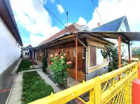 eladó családi ház, Hort