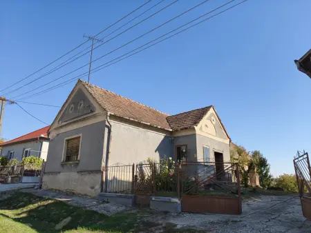 eladó családi ház, Hottó