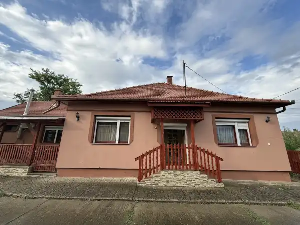 Eladó családi ház, Kaba 4 szoba 120 m² 39.9 M Ft