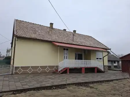eladó családi ház, Kakucs