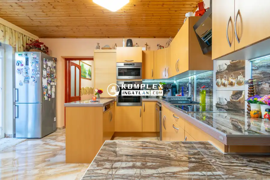 eladó családi ház, Károlyháza