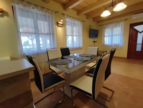 Eladó családi ház, Kartal 3 szoba 178 m² 136.9 M Ft