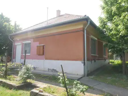 eladó családi ház, Káva