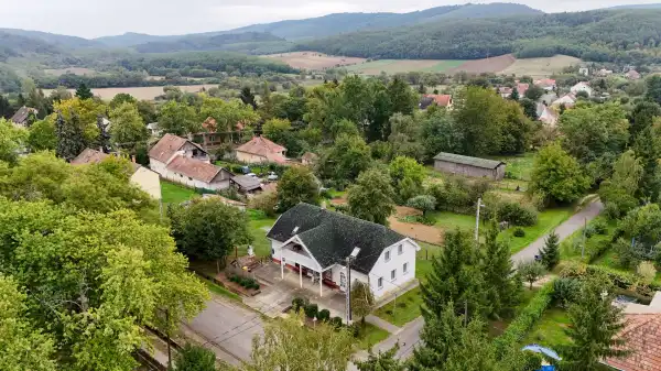 Eladó családi ház, Kétbodony 8 szoba 201 m² 52 M Ft