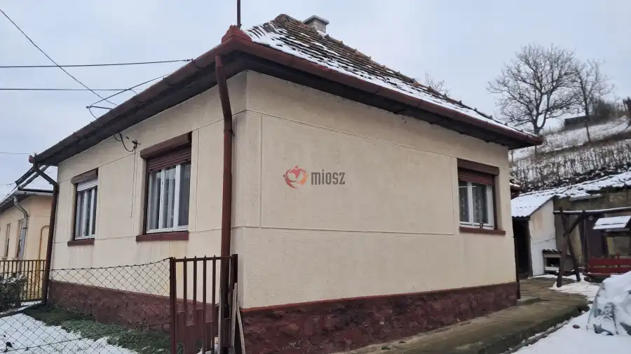 eladó családi ház, Kishartyán