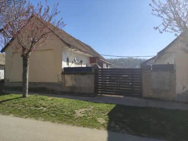 Eladó családi ház, Kisnyárád 3 szoba 110 m² 6 M Ft