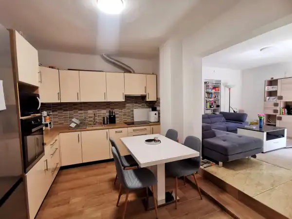 Eladó családi ház, Kistarcsa 7 szoba 160 m² 120 M Ft