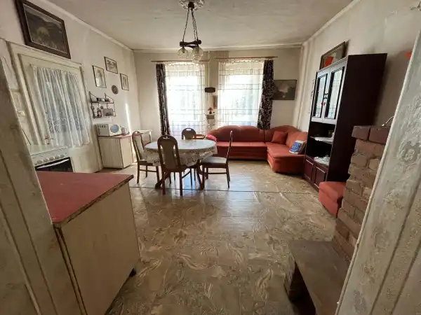 Eladó családi ház, Kiszombor 3+1 szoba 130 m² 23 M Ft