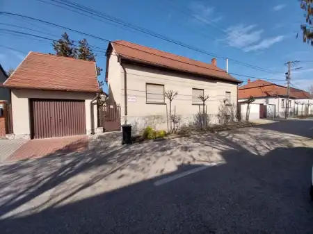 eladó családi ház, Komárom