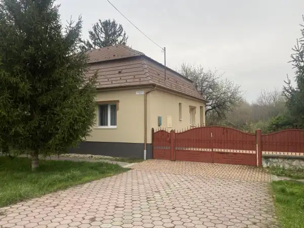 Eladó családi ház, Komárom 5 szoba 150 m² 75 M Ft