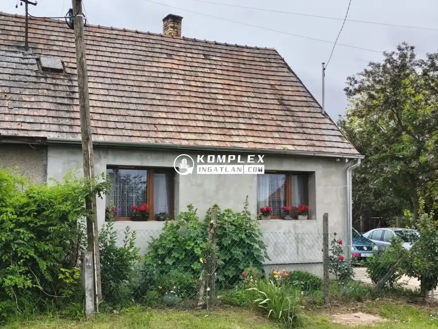 eladó családi ház, Kömlőd