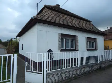 eladó családi ház, Környe