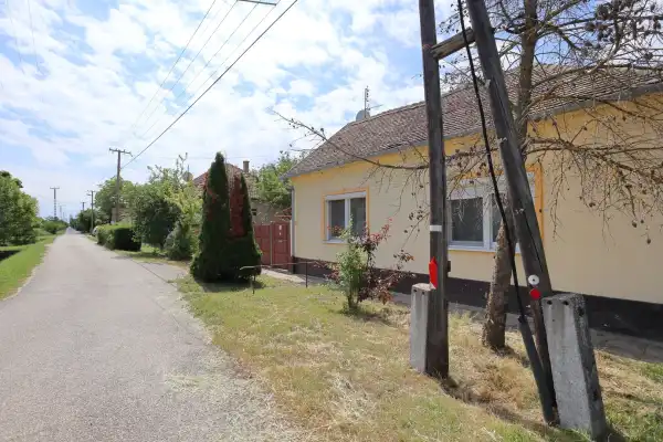 Eladó családi ház, Kübekháza 3 szoba 80 m² 23.9 M Ft