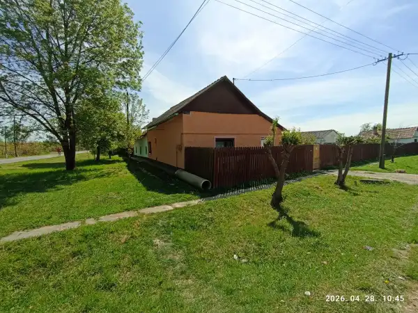 Eladó családi ház, Kunmadaras 2 szoba 60 m² 7.9 M Ft