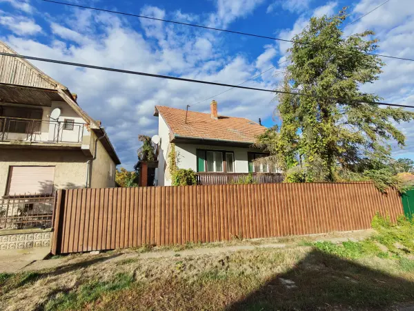 Eladó családi ház, Kunmadaras 3 szoba 100 m² 14.5 M Ft