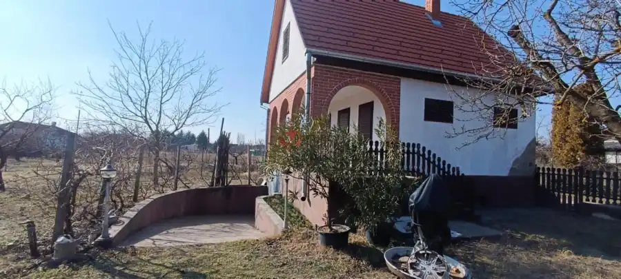 eladó családi ház, Kunpeszér