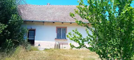 eladó családi ház, Kunpeszér