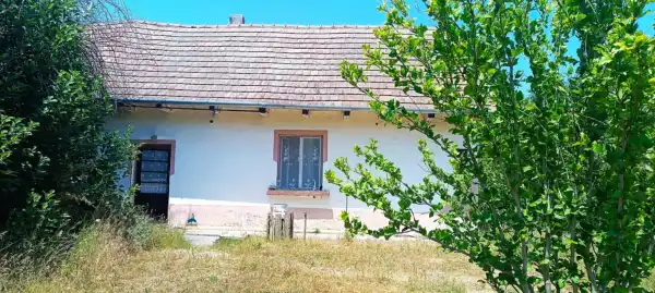 Eladó családi ház, Kunpeszér 1 szoba 40 m² 6.7 M Ft