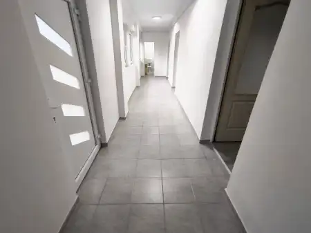 eladó családi ház, Lánycsók