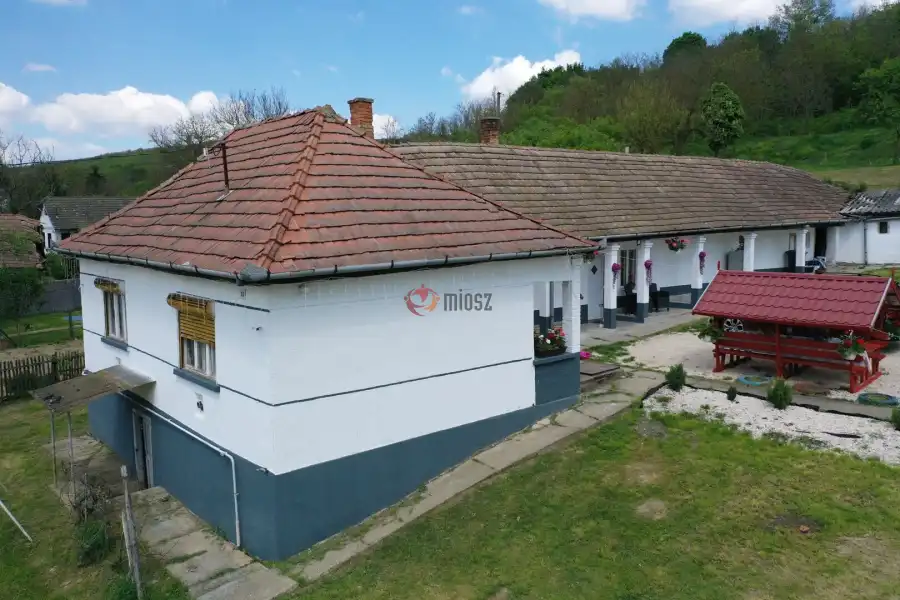 eladó családi ház, Legénd