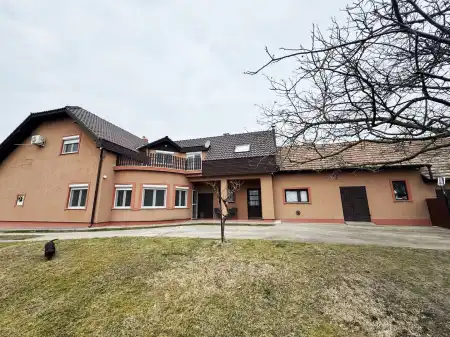 eladó családi ház, Lórév