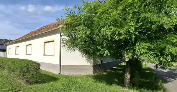 Eladó családi ház, Lőrinci 4 szoba 160 m² 44.9 M Ft