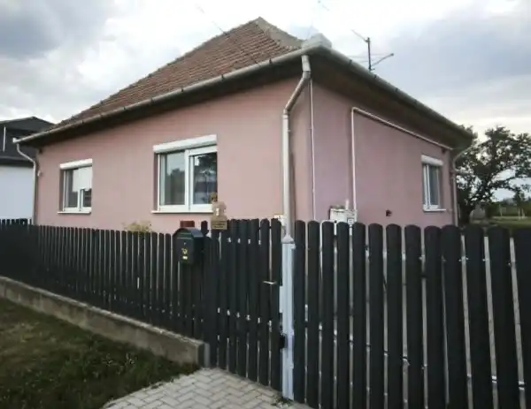 Eladó családi ház, Lőrinci 2+1 szoba 94 m² 64.9 M Ft