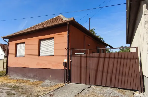 Eladó családi ház, Lőrinci 1+1 szoba 64 m² 29.4 M Ft